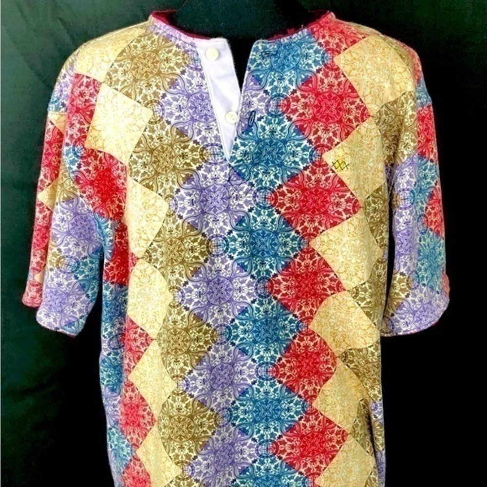 Leisure Henley. Short sleeve shirt. Performancewear. Size Large.